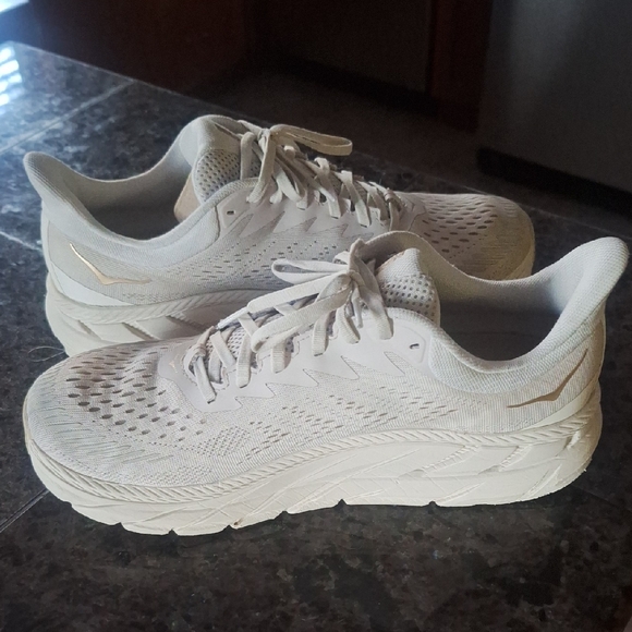 Hoka Women's Clifton 7 Wide - Picture 2 of 6